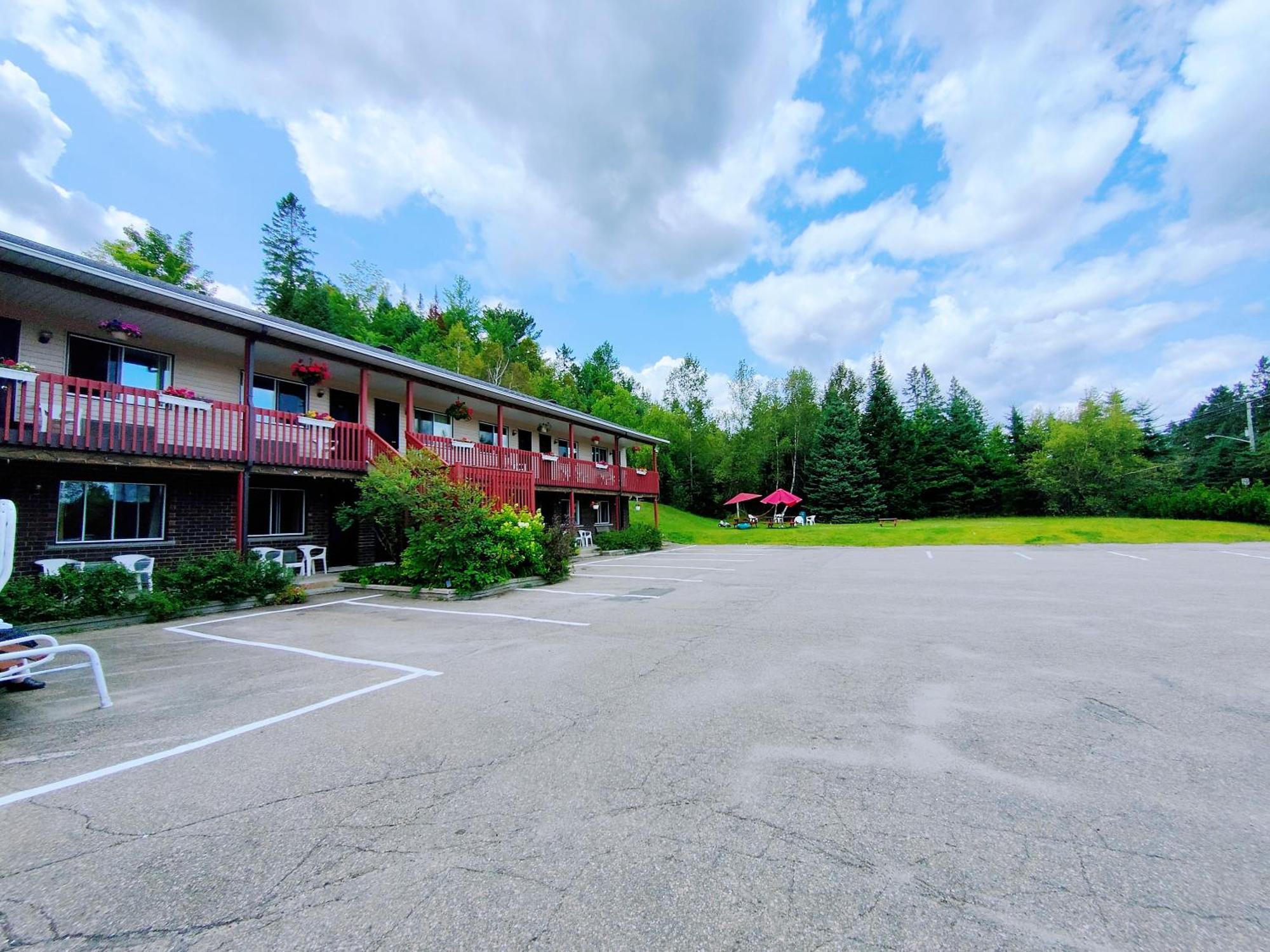 Motel Le Radisson De Val-David Exterior foto