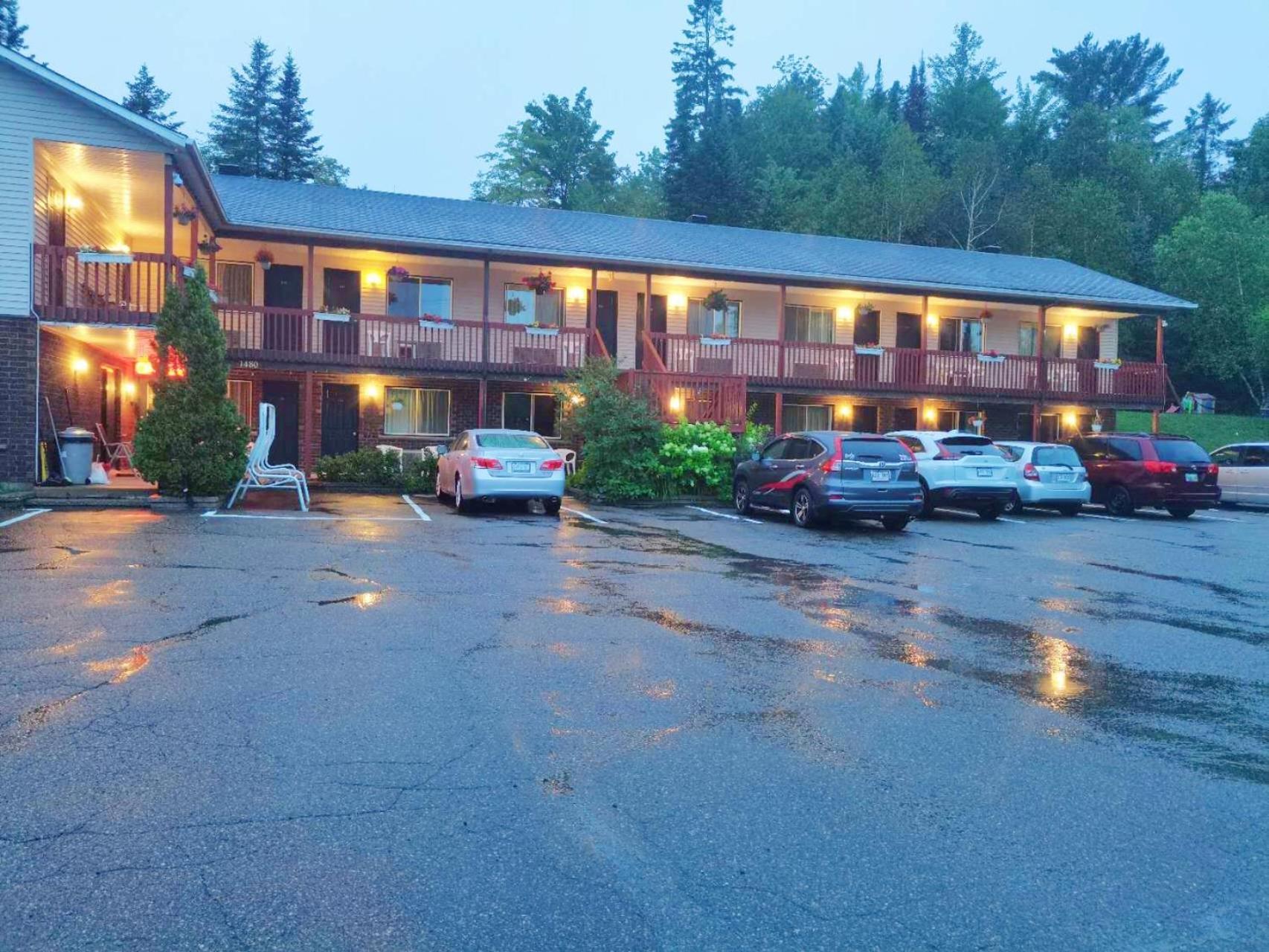 Motel Le Radisson De Val-David Exterior foto